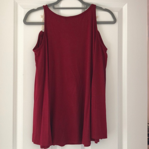 NEW-VENUS Crochet neck line Cold Shoulder top - Picture 4 of 4